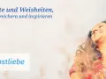 Glückliche Frau mit geschlossenen Augen und Blumenmuster-Kleid, im Hintergrund Text.
