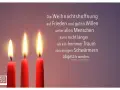 Drei brennende rote Kerzen vor einem lila Hintergrund mit einem Zitat von Martin Luther King Jr.